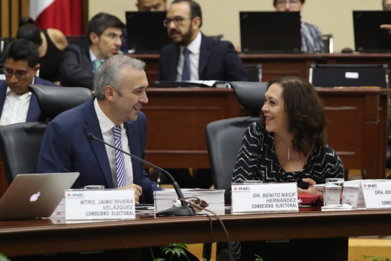 Benito Nacif Hernández y Adriana Favela Herrera, Consejera y Consejero Electorales.