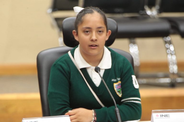 Alumna de secundaria (Presidenta del Consejo de General)