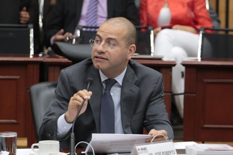 Roberto Ruíz Saldaña, Consejero Electoral.