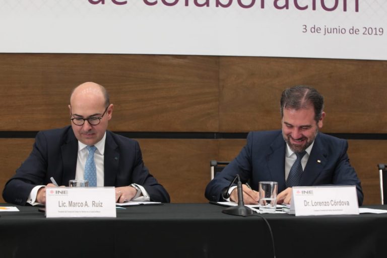 Marco Antonio Ruíz Presidente del Colegio de Notarios de la Ciudad de México y Lorenzo Córdova Vianello Consejero Presidente del INE.