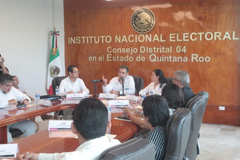 Encuentro con funcionarios  de la estructura de la junta local y distritales 3 y 4 de  Quintana Roo.