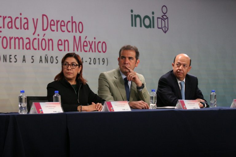 (De izq a der.)  Josefina Román Vergara Comisionada del INAI, Lorenzo Córdova Vianello Consejero Presidente del INE y Enrique Andrade González Consejero Electoral del INE.