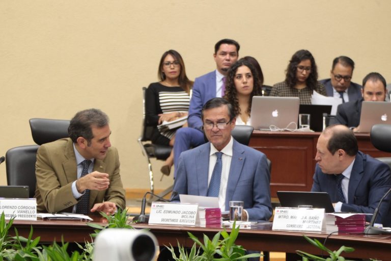 Lorenzo Córdova Vianello, Consejero Presidente del INE, Edmundo Jacobo Molina Secretario Ejecutivo y Marco Antonio Baños Martínez Consejero Electoral.