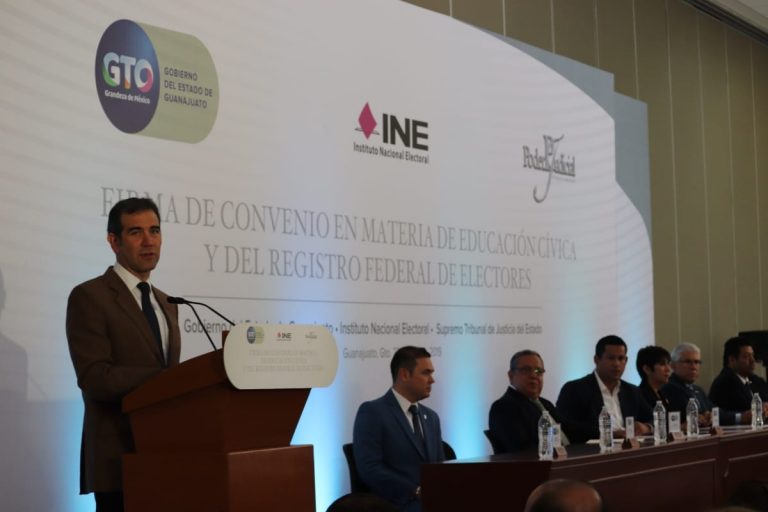 Firma de Convenio en Materia de Educación Cívica y del Registro Federal de Electores.