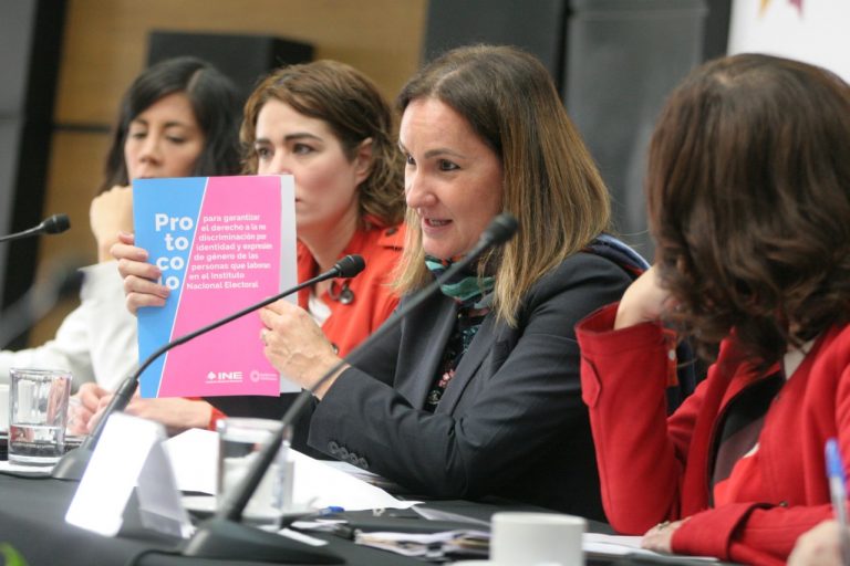 Conversatorio “Buenas prácticas para garantizar el derecho a la no discriminación de las personas LGBTI en los centro laborales”.