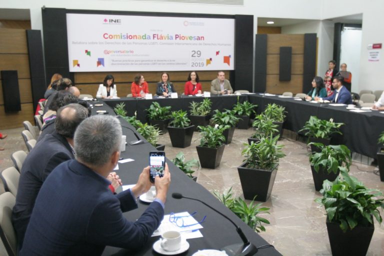 Conversatorio “Buenas prácticas para garantizar el derecho a la no discriminación de las personas LGBTI en los centro laborales”.
