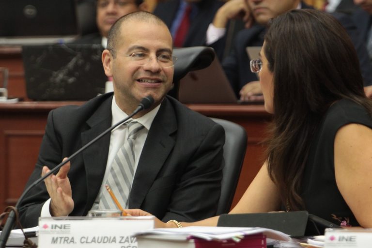 Claudia Zavala Pérez y Roberto Ruíz Saldaña, Consejera  y Consejero Electorales.