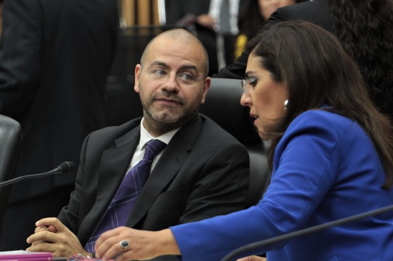 Roberto Ruíz Saldaña y Claudia Zavala Pérez, Consejera y Consejero Electorales.