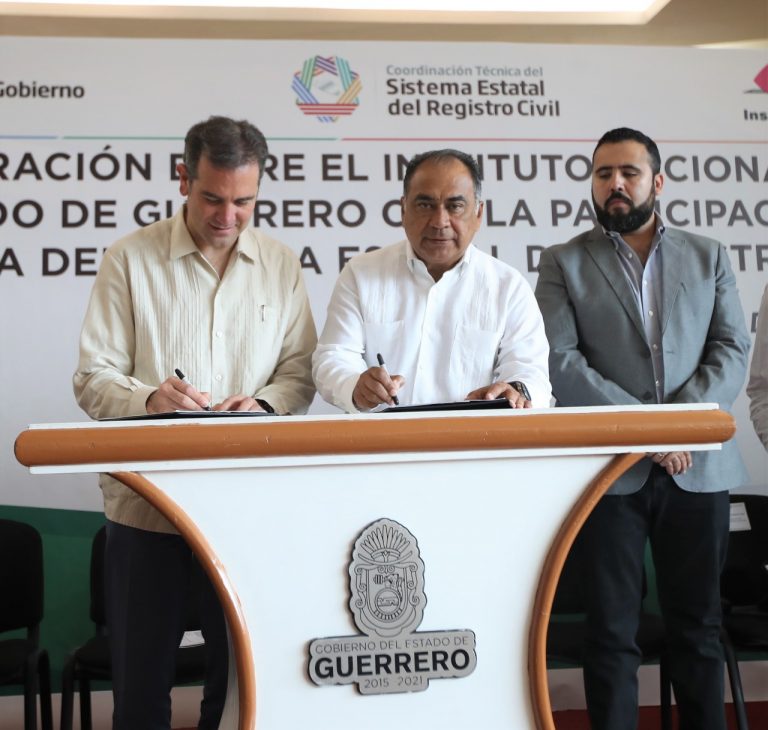 Lorenzo Córdova Vianello, Consejero Presidente del INE y Héctor Astudillo Flores, Gobernador del Estado de Guerrero.