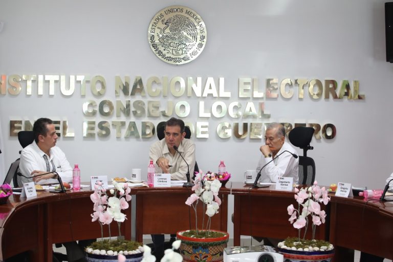 Javier Naranjo Secretario Particular de Presidencia del Consejo, Lorenzo Córdova Vianello Consejero Presidente del INE y Dagoberto Santos Trigo Vocal Ejecutivo de la Junta Local de Guerrero