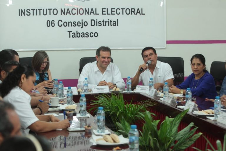 Reunión con integrantes de la Junta Local de Tabasco.