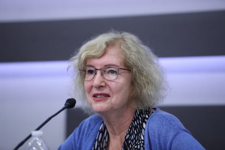 Drude Dahlerup, Ponente.