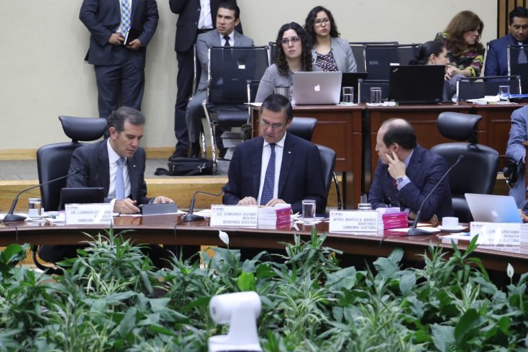 Lorenzo Córdova Vianello, Consejero Presidente, Edmundo Jacobo Molina Secretario Ejecutivo y Marco Antonio Baños Martínez Consejero Electoral.