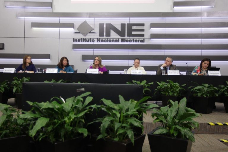 Mesa: Retos para integrar la Paridad en Todo al Interior de las Instituciones