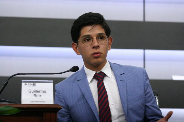 Guillermo Ruiz Tomé, Estudiante de Derecho, triatleta y activista político.