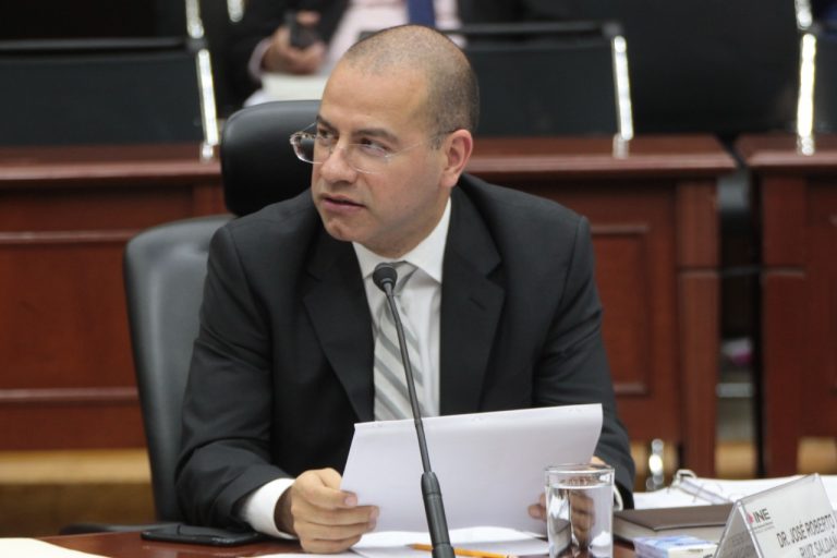 Roberto Ruíz Saldaña, Consejero Electoral.