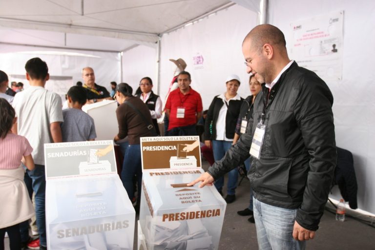 Consejero Electoral José Roberto Ruiz Saldaña