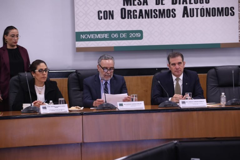 Claudia Zavala Pérez, Consejera Electoral del INE, Diputado Alfonso Ramírez Cuellar y Lorenzo Córdova Vianello Consejero Presidente del INE.