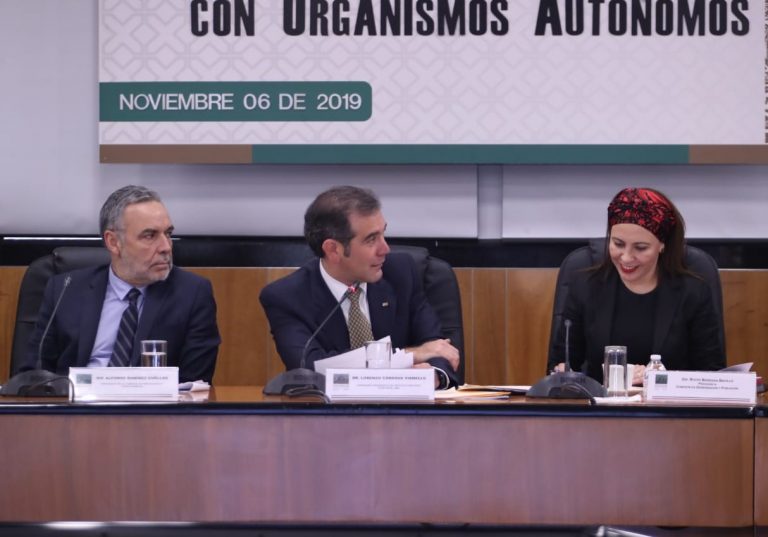 Diputado Alfonso Ramírez Cuellar, Lorenzo Córdova Vianello Consejero Presidente del INE y Diputada Rocío Barrera.