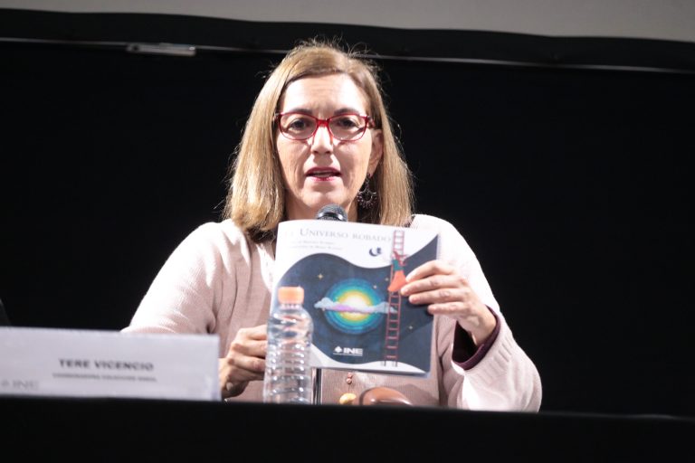 Teresa Vicencio, Coordinadora de la colección Árbol.