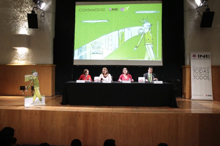 Presentación del libro ¡¿Otro traje nuevo para el emperador!?