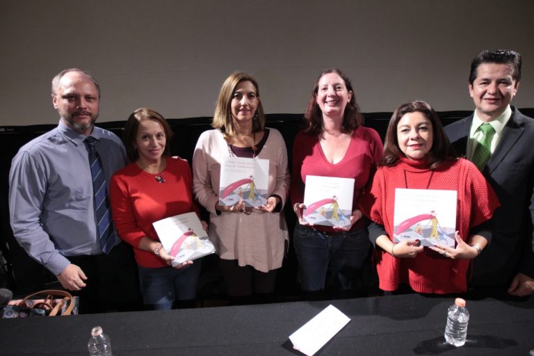 Presentación del libro ¡¿Otro traje nuevo para el emperador!?