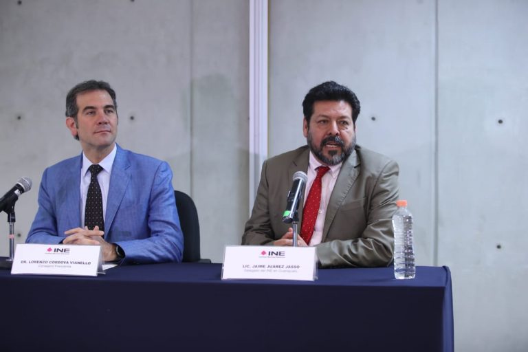 Lorenzo Córdova Vianello, Consejero Presidente del INE y Jaime Juárez Jasso, Vocal Ejecutivo del INE Guanajuato.