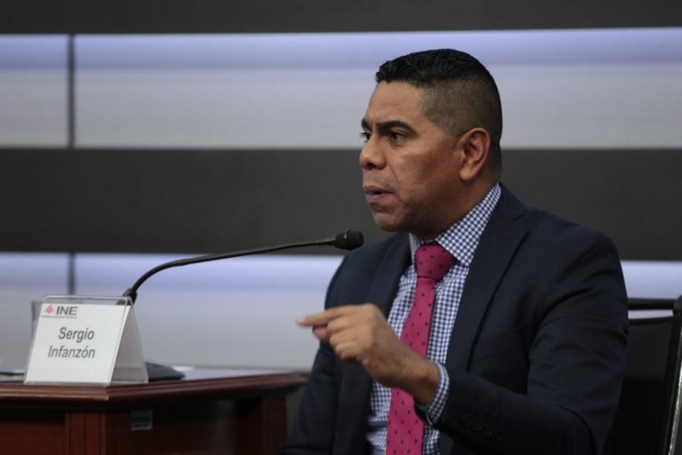 Sergio Infazón, Lider migrante de los Ángeles.