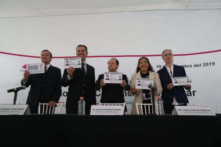 Edmundo Jacobo Molina Secretario Ejecutivo, Lorenzo Córdova Vianello Consejero Presidente del INE, Marco Antonio Baños Martínez Consejero Electoral y Presidente de la Comisión del Registro Federal de Electores, Claudia Zavala Pérez  y Pamela San Martín Ríos y Valles Consejeras Electorales.