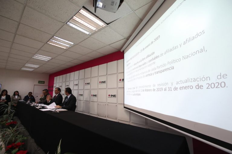 Rubén Álvarez Mendiola, Coordinador Nacional de Comunicación Social, Edmundo Jacobo Molina, Secretario Ejecutivo del INE y Patricio Ballados Villagomez, Director Ejecutivo de Prerrogativas y Partidos Políticos