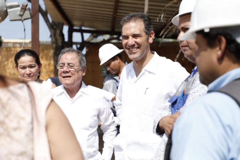 Visita a la obra de construcción del edificio de la Junta Local de Mérida, Yucatán.