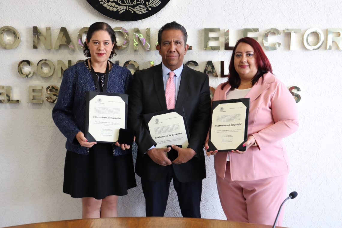 Entrega INE Morelos titularidad a miembros del Servicio ...