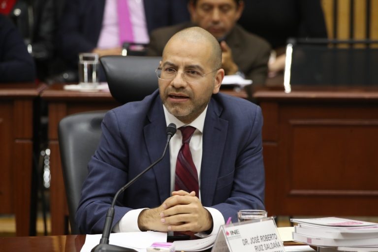 Consejero Electoral José Roberto  Ruiz Saldaña