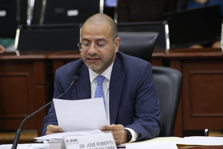 Roberto Ruíz Saldaña, Consejero Electoral.