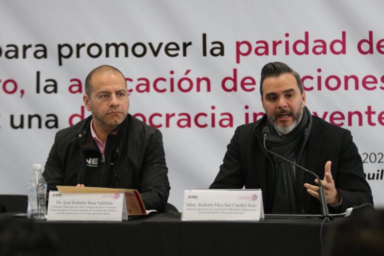 Roberto Ruíz Saldaña, Consejero Electoral y Roberto Heycher Cardiel, Director Ejecutivo de Capacitación Electoral y Educación Cívica del INE.