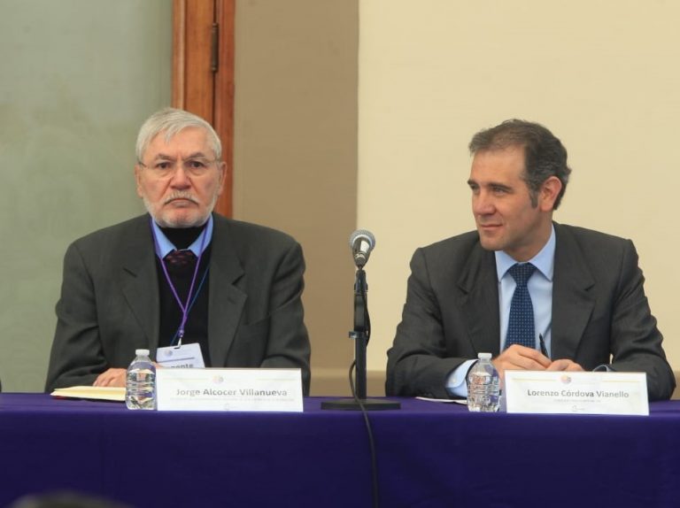 Jorge Alcocer Villanueva, Titular de la Coordinación de Asesores en la Secretaria de Gobernación y Lorenzo Córdova Vianello, Consejero Presidente del INE.