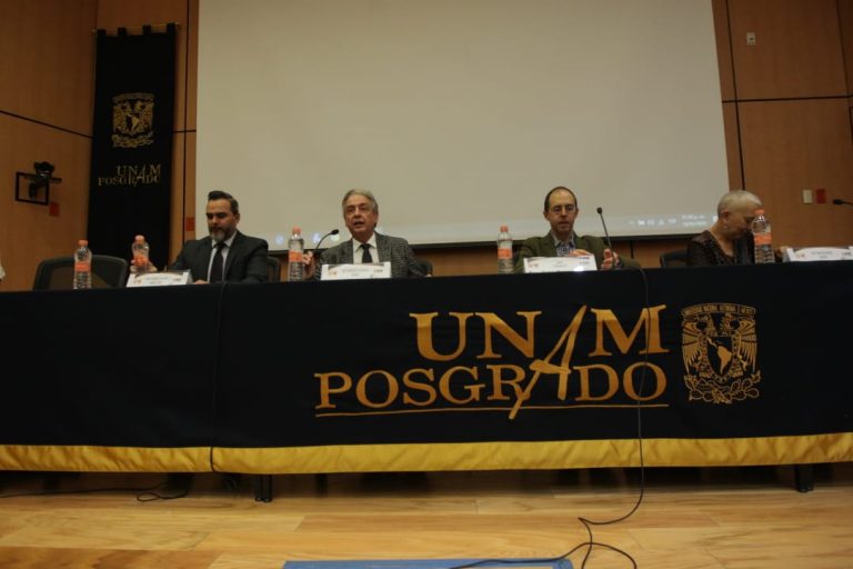 “Conferencia Magistral “Audience of One”.