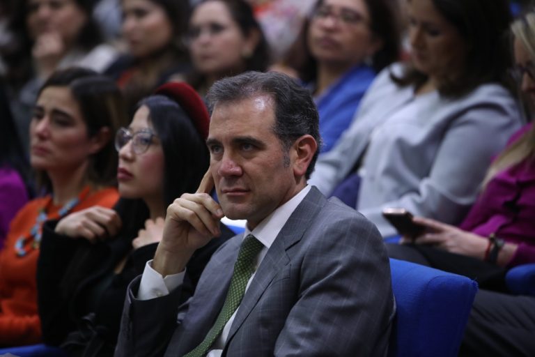 Lorenzo Córdova Viaello, Consejero Presidente del INE en el Conversatorio con la Dra. Marcela Lagarde y de los Ríos "La violencia feminicida y el feminicidio".