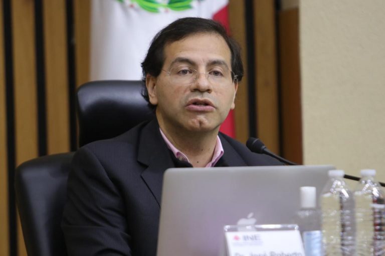 Roberto Ruiz Saldaña, Consejero Electoral.