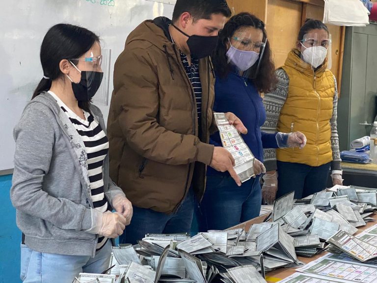 Conteo de votos casilla electoral en el Estado de Hidalgo.