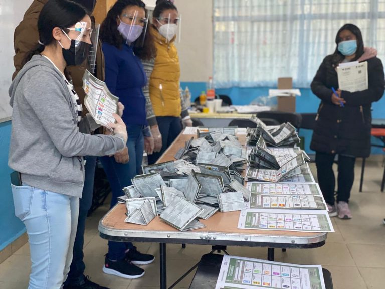 Conteo de votos casilla electoral en el Estado de Hidalgo.
