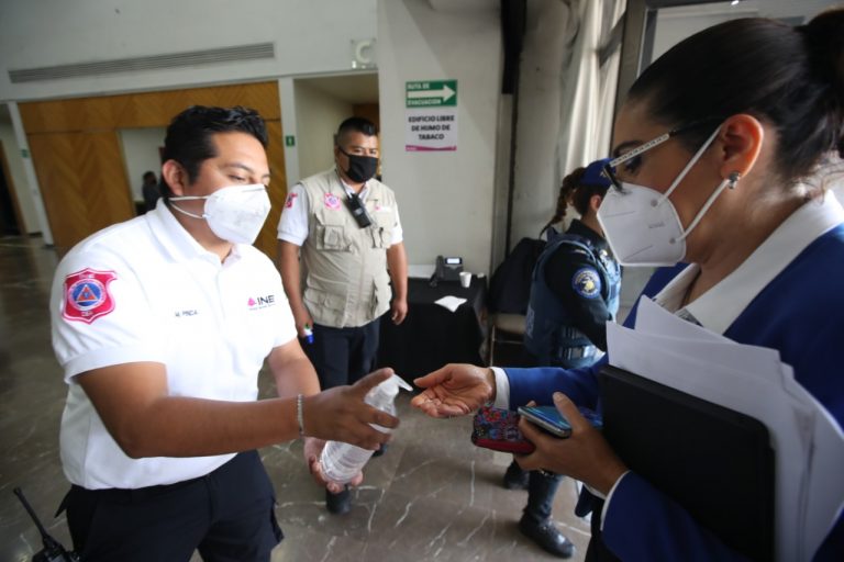 Se instaló filtro sanitario para todo el personal que trabaja en las Oficinas Centrales del Instituto.