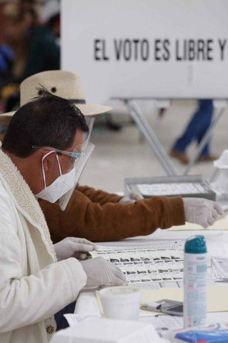 Con todas las medidas sanitarias se llevan a cabo las votaciones en los estado de Hidalgo y Coahuila.