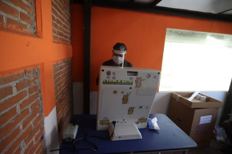 Urnas electrónicas instaladas en las casillas de votación, Elecciones de Hidalgo y Coahuila.