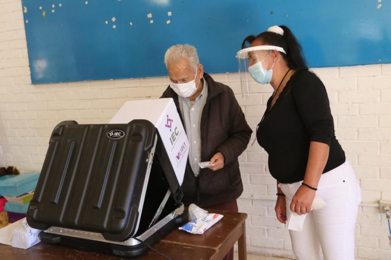 Urnas electrónicas instaladas en las casillas de votación, Elecciones de Hidalgo y Coahuila.