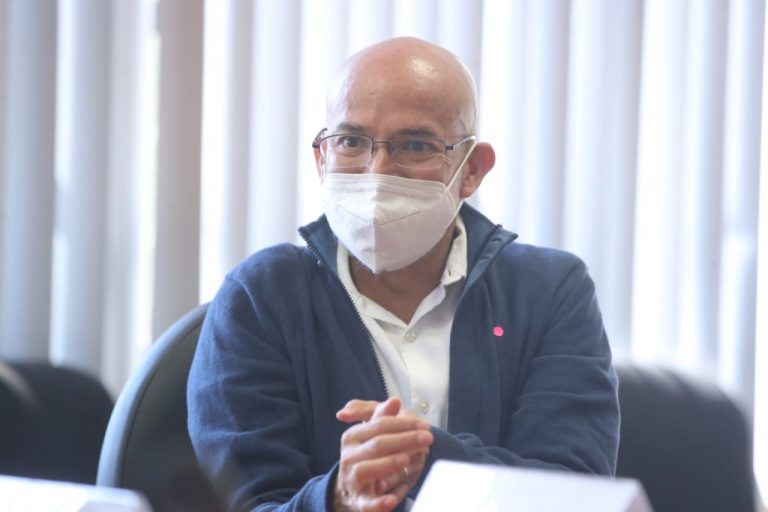 Israel Rivas, Padre de niño con cáncer.