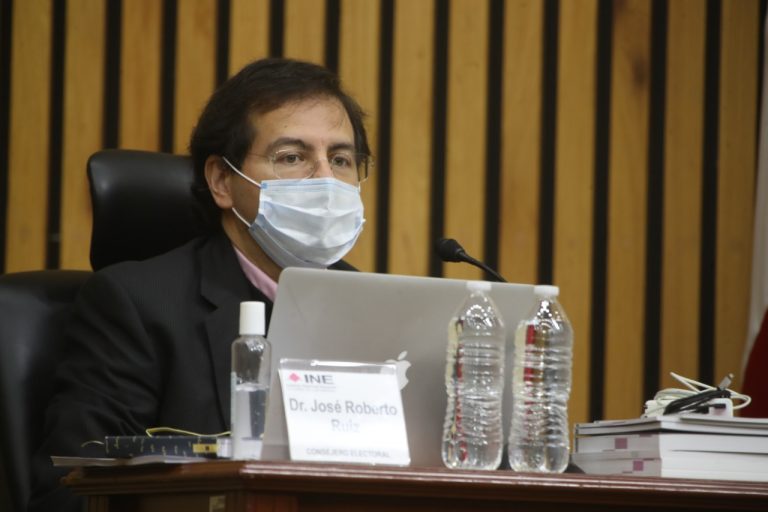 Roberto Ruíz Saldaña, Consejero Electoral.