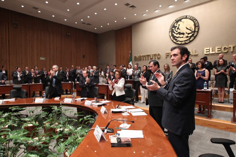 Con la reforma político-electoral de 2014, el IFE cambió a INE para convertirse en una autoridad de carácter nacional a fin de homologar los estándares con los que se organizan los procesos electorales federales y locales.
