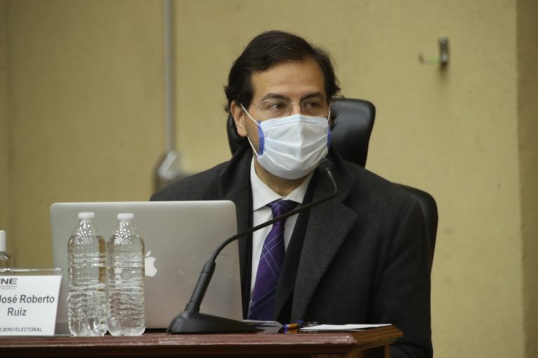 Roberto Ruíz Saldaña, Consejero Electoral.