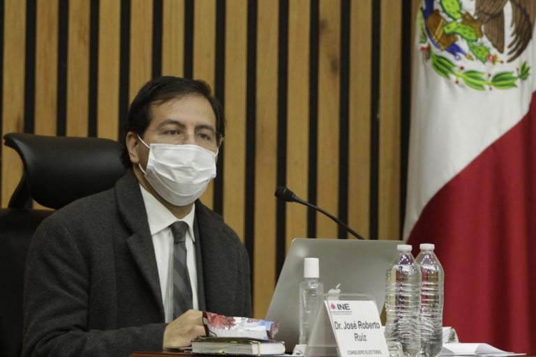 Roberto Ruíz Saldaña, Consejero Electoral.